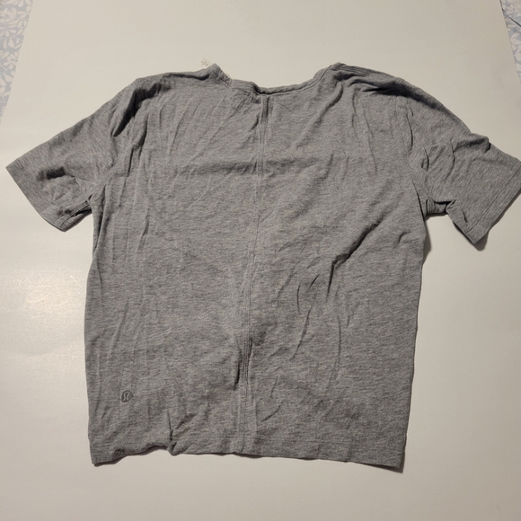 Lululemon athletica Cresent T-shirt size 4. - Picture 8 of 8